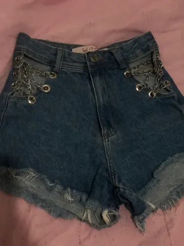 short jeans com corrente y2k sal e pimenta