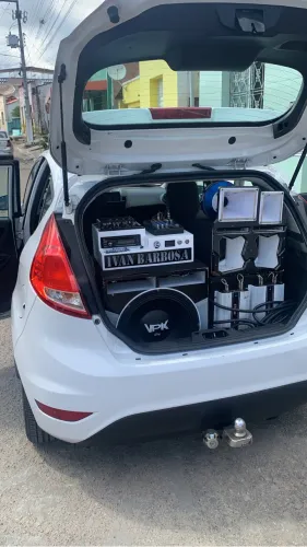 Vendo som automotivo