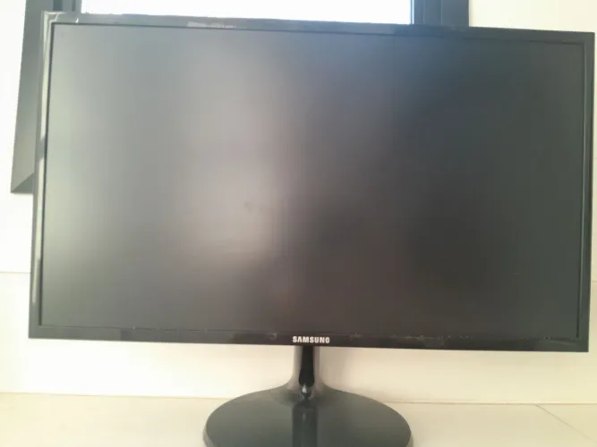 Monitor led Samsung 24 pol