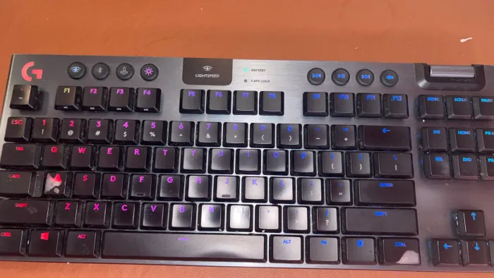 Teclado gamer g915 TKL