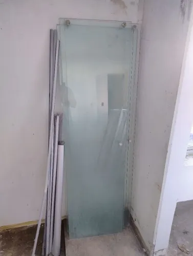 Vendo 1 box de banheiro