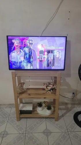TV Panasonic 40 Polegadas - Usada com pequeno defeito nos botões.