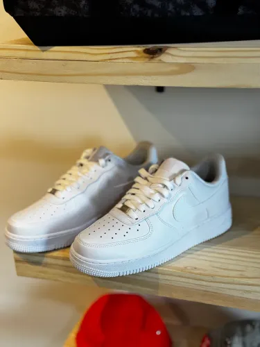 Nike Air Force 1 Triple White