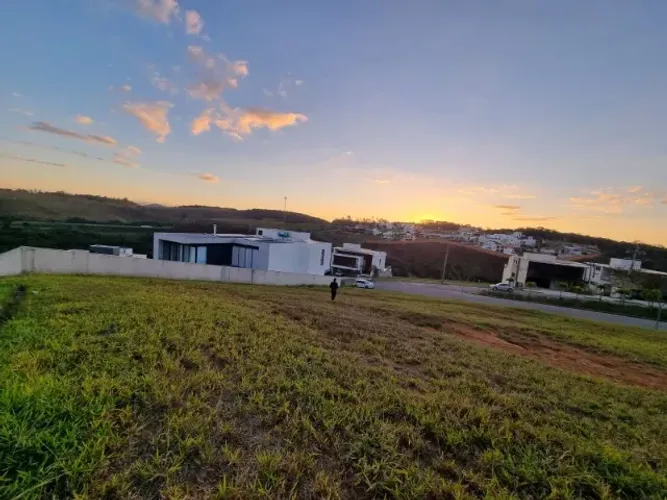 ALPHAVILLE - Dois Lotes Juntos (K33 e K34) na parte alta da quadra, com 1.208 m².