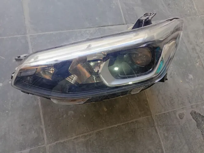Farol do Tracker 2019 2022 2025 lado esquerdo original 