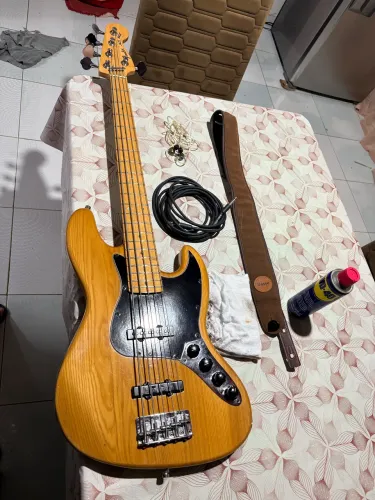 Contrabaixo SX skin Fender