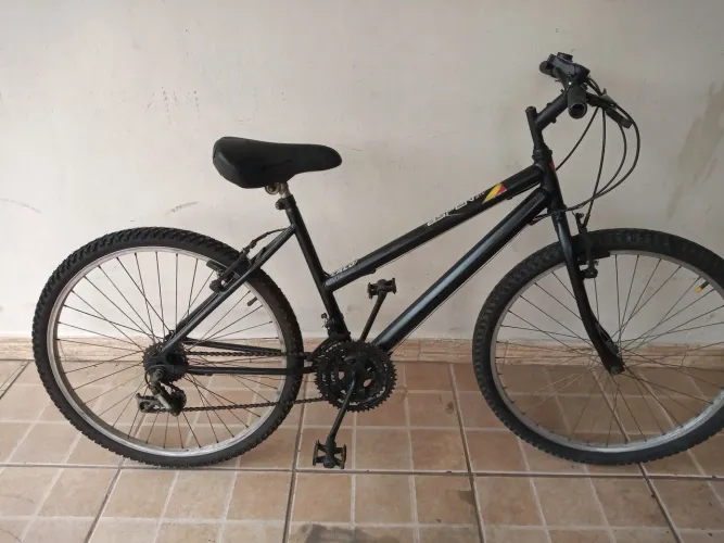 Bicicleta usada aro 26c marcha pneus bons está funcionando perfeitamente