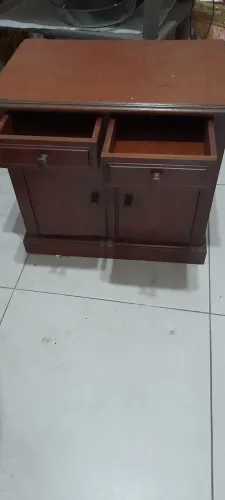 Mesa de cabeceira antiga em madeira 
