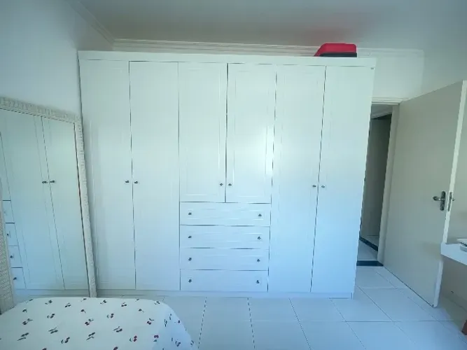 Guarda roupa 6 portas em ótimo estado