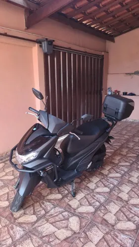 MOTO SUPER NOVA, MUITO CONSERVADA! Yamaha Fluo125 2024/2025 - baixa km - moto de garagem