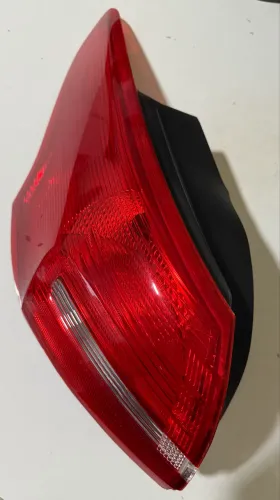 Lanterna Traseira Esquerda Original Ford Focus Sedan 2014/2019 Com Pequena Avaria