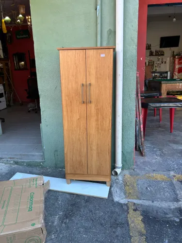 Guarda roupas solteiro / armário