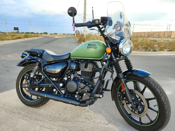 Vende-se moto Royal enfield meteor 350, na cor verde super conservada.