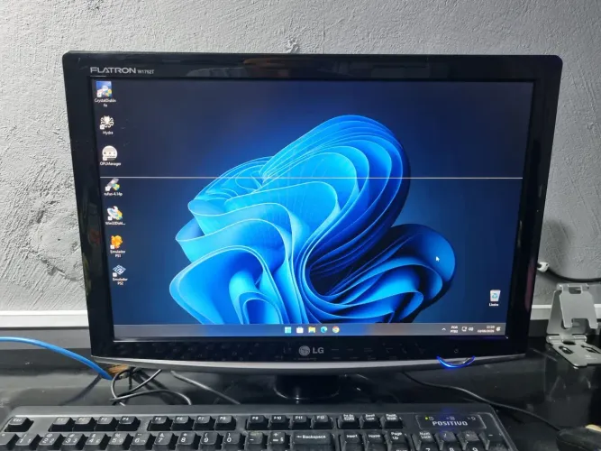 Monitor LG 17 polegadas com uma linha