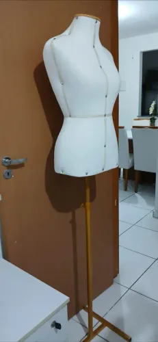 Manequim de Costura Feminino com Pedestal - Ótimo Estado