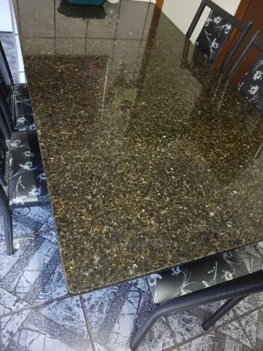 Vende se Mesa de Mármore 6 cadeiras  2 metros 