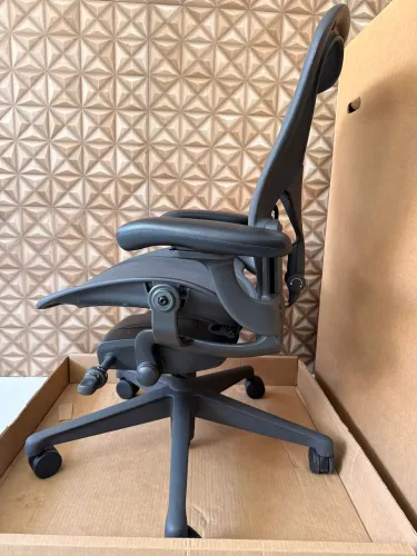 Cadeira herman miller new aeron C completa 2023