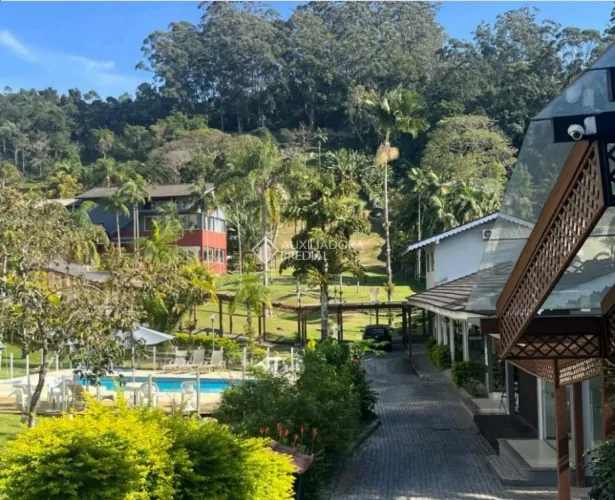 Casa 5 quarto(s), no bairro Carvoeira