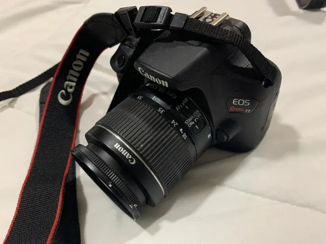 Canon CÂMERA EOS T7+ COM LENTE EF-S 18-55