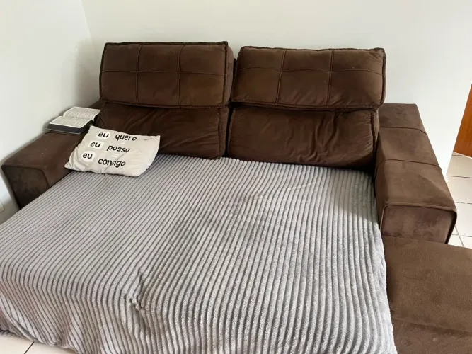 Sofá cama muito confortável 4 lugares.