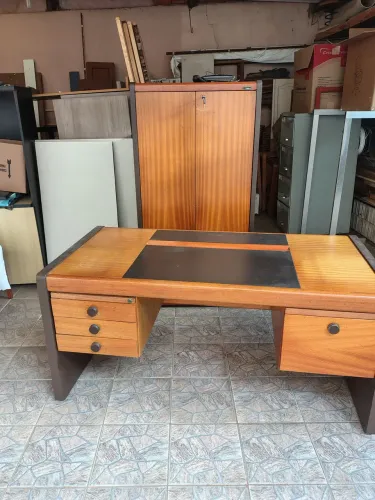 Armário e mesa escritório. R$580,00