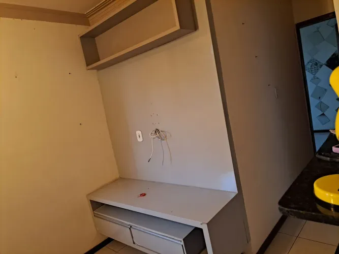Vendo painel 100% MDF EM PERFEITO ESTADO