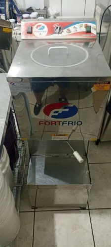 Máquina de Sorvete V16 Fortfrio produtora de sorvete e açaí 
