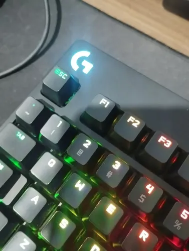 Teclado mecânico Logitech PRO