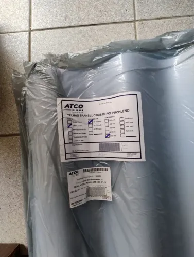 Vendo transparente 40 telhas de 2,44x1,10x1.2. valor da unidade R$ 120,00
