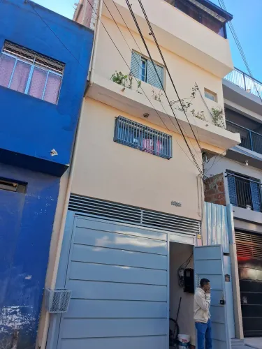 Vende casa na avenida Fernando Mendes de Almeida 1583