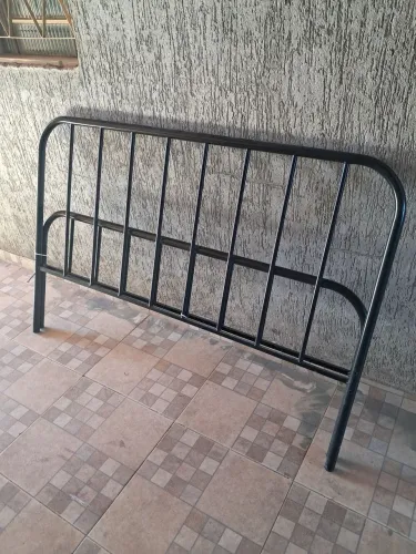 Cama tubular casal na cor preta completa