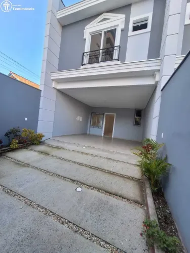 Geminado de Alto Padrão com 160m², 3 Suítes, Piscina e Localização Privilegiada