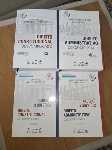 Livros "Direito Administrativo Descomplicado" e Direito Constitucional Descomplicado"