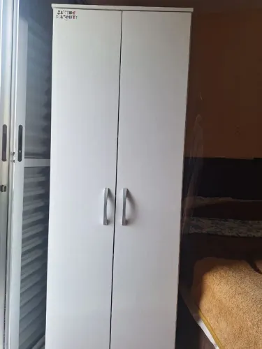 Vendo guarda roupa de solteiro 