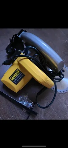 Serra circular Dewalt 1800w profissional