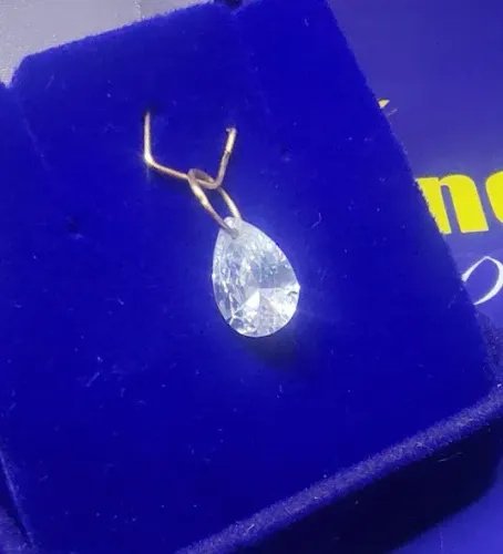 Pingente Gota Zircônia Branca 10 mm Ouro 18 Kilates                                       