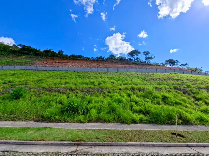 Lote de 314 m2 no Condomínio Estrela do Lago