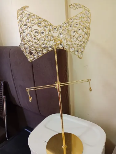 Expositor lingerie dourado