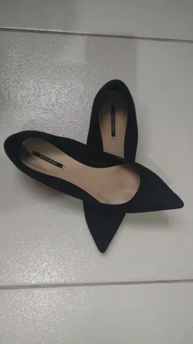 Scarpin preto da Zara - numero 37, mas o ideal é para numero 36, forma pequena. 