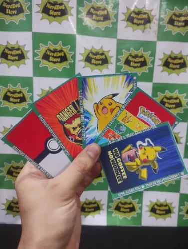 Adesivos Película p/ Cartões Pokémon Pikacchu Pokeball meme - NerdDog Store