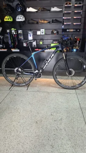 Bike Soul, aro 29 quadro M em carbono  Grupo Shimano de 10 v  Freios hidráulicos Shimano  