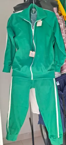 Conjunto de helanca Verde nos tamanhos (04,06,08,10 e 12)