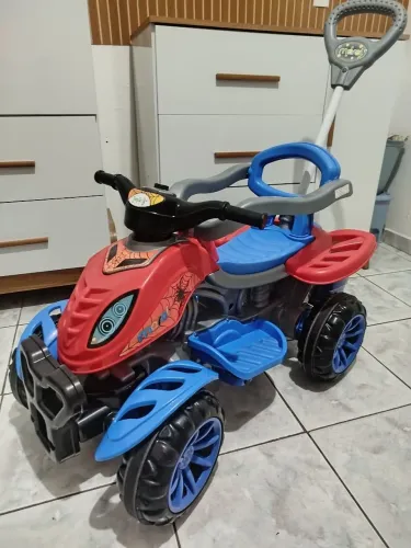 quadriciclo infantil ( pouco tempo de uso) super conservado 