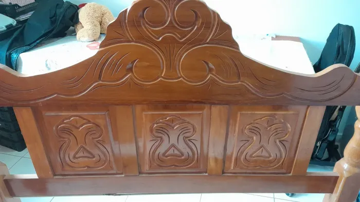 Cama casal em madeira 1,38x188
