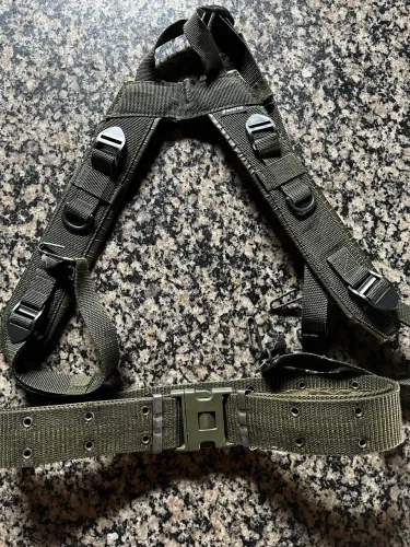 Cinto e suspensório militar