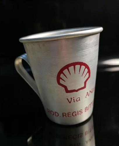Caneca de alumínio antiga, promocional da Shell, peça para colecionadores