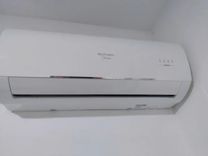 Ar Split inverter Springer 9000 BTUs com defeito 