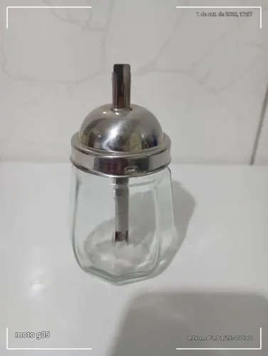Açucareiro de vidro com tampa de aço inox