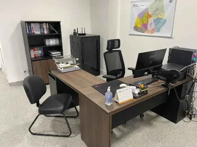 Mesa L com gaveteiro e suporte CPU + Armário Estante Executivo (excelente estado)
