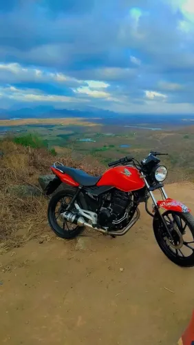 Moto com motor da twister 